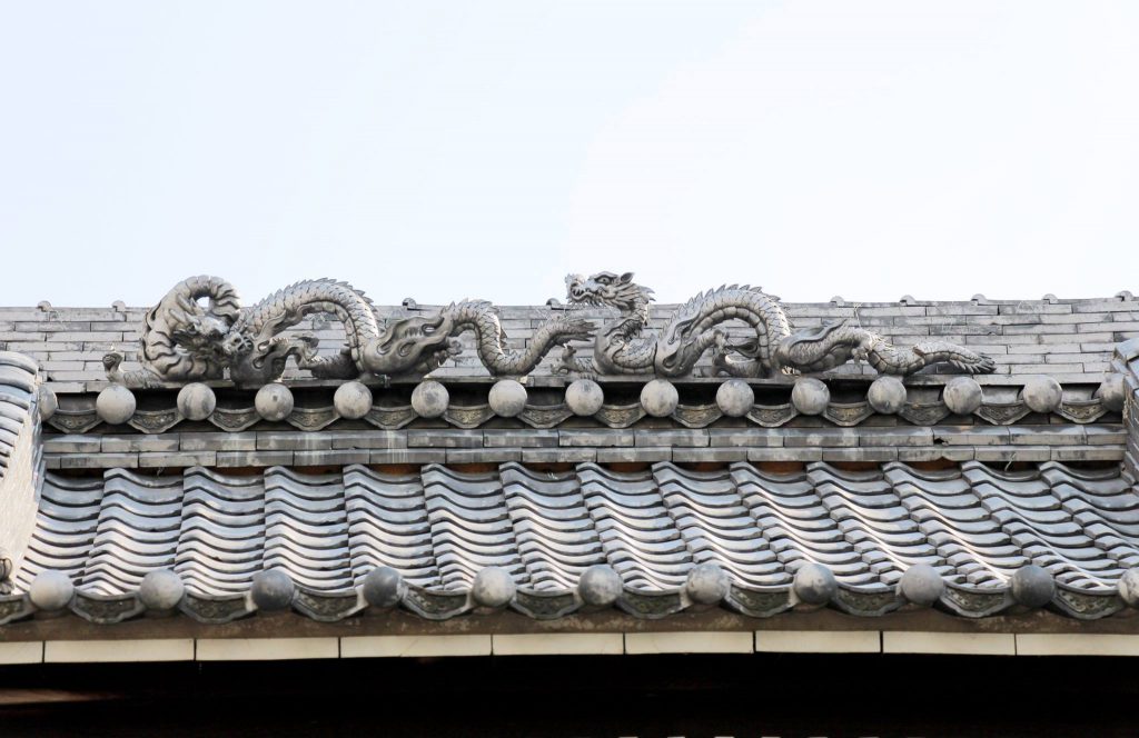 三河別院挙母支院 鐘つき堂の屋根にある龍の鬼瓦